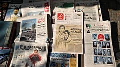 كشك للصحف الإيرانية في طهران، إيران.