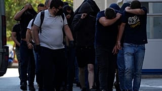 Οι ύποπτοι μεταφέρονται ενώπιον των δικαστικών αρχών