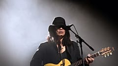 Sixto Rodriguez tritt während eines Konzerts in Paris (4. Juni 2013 in Paris) 