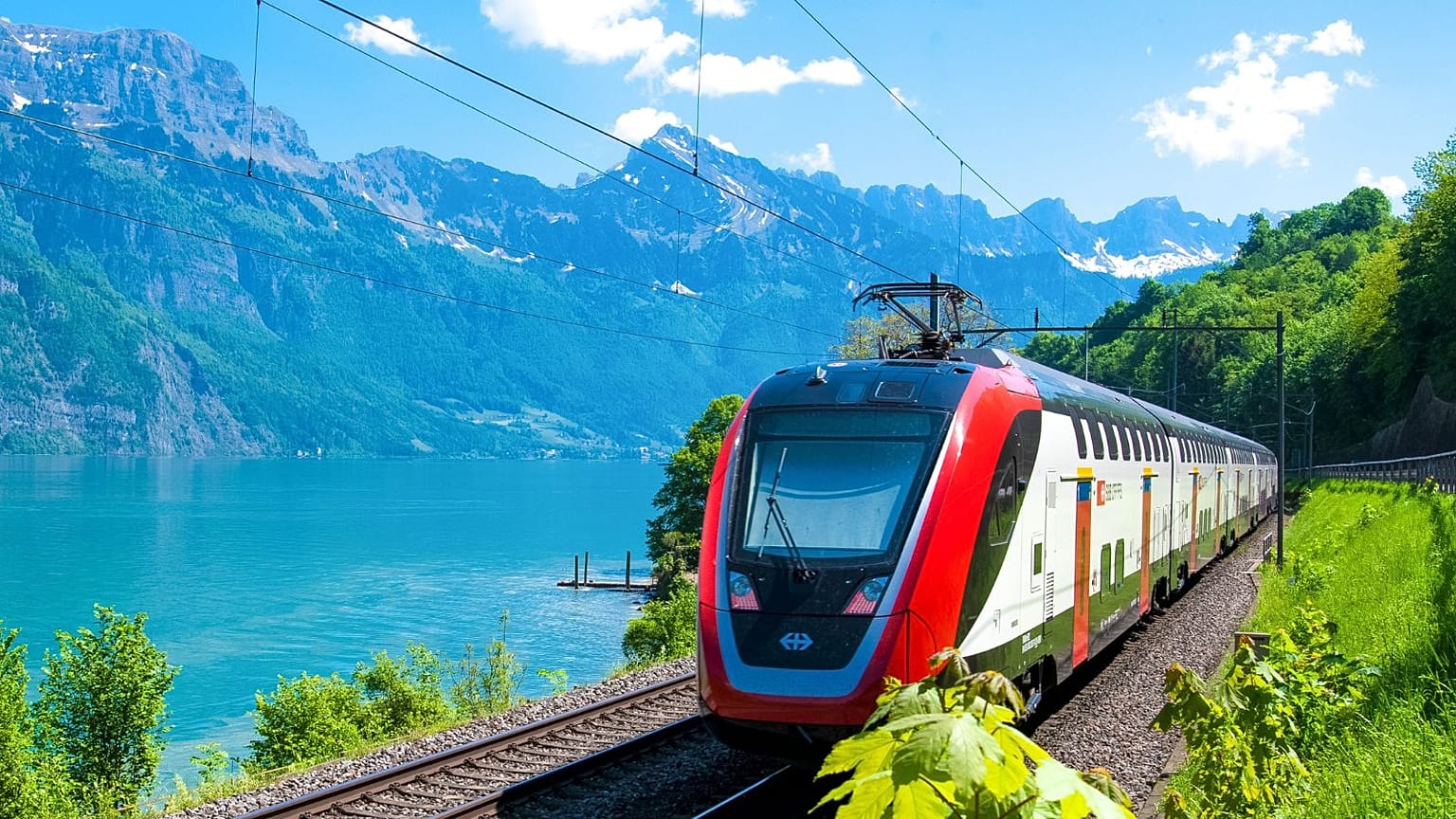 O Ministro dos Transportes francês afirma que pretende aumentar os impostos sobre os voos para investir mais no transporte ferroviário.