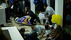 قتل المرشح الرئاسي الإكوادوري فرناندو فيافيسينسيو بإطلاق النار عليه بعد مشاركته في مهرجان انتخابي في كيتو 