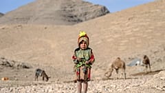 Kinder in Afghanistan schauen in eine ungewisse Zukunft.