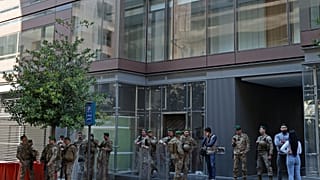 جنود لبنانيون يحمون السفارة السويدية في بيروت، أرشيف
