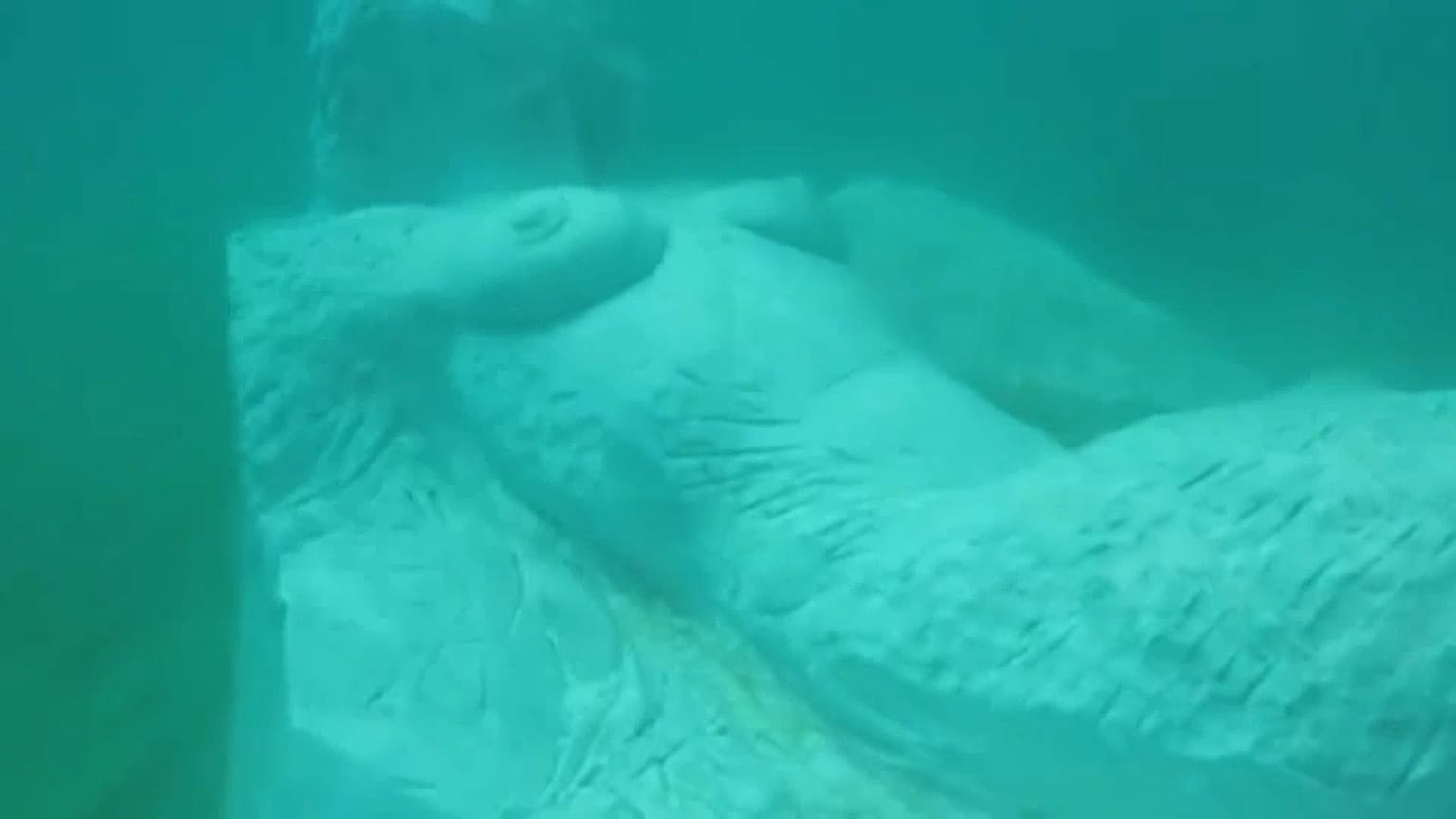 Estátuas ajudam a proteger o fundo do mar