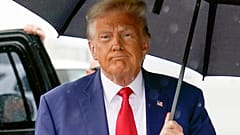 Donald Trump augusztus 3-án Washingtonban a Ronald Reagan Repülőtéren