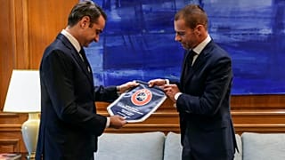 Ο Κυριάκος Μητσοτάκης και ο πρόεδρος της UEFA Αλεξάντερ Τσέφεριν σε παλιότερη συνάντησή τους