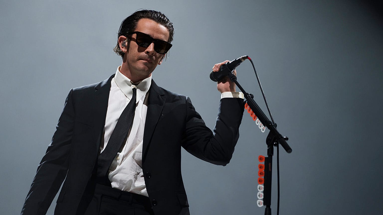 İngiliz The 1975 müzik grubunun solistiMatty Healy