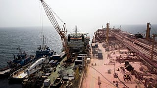 Yemen'de çürümeye terk edilen petrol tankeri