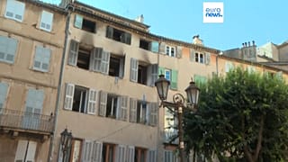 La façade noircie par les flammes témoigne de la violence du sinistre