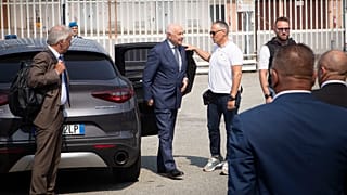 El ministro de Justicia de Italia, Carlo Nordio, visita la prisión en Turín. Una alarmante cifra de suicidios se presenta en en las prisiones italianas.