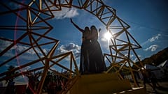 Besucherinnen des Sziget-Festivals am 12. August 2023