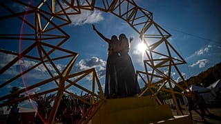 Besucherinnen des Sziget-Festivals am 12. August 2023