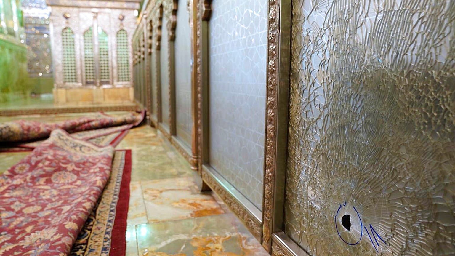 Şah Çerağ Türbesi'ne geçen yıl ekim ayında da bir saldırı düzenlenmişti