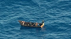 Migranten warten auf ihre Rettung (Archivbild)