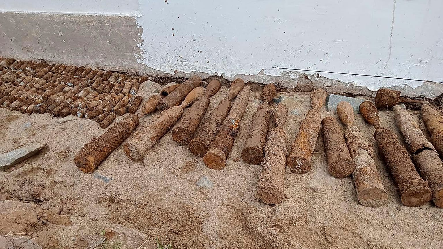 Okuldan çıkan patlayıcılar 