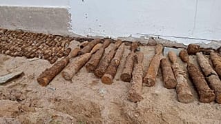 Okuldan çıkan patlayıcılar 