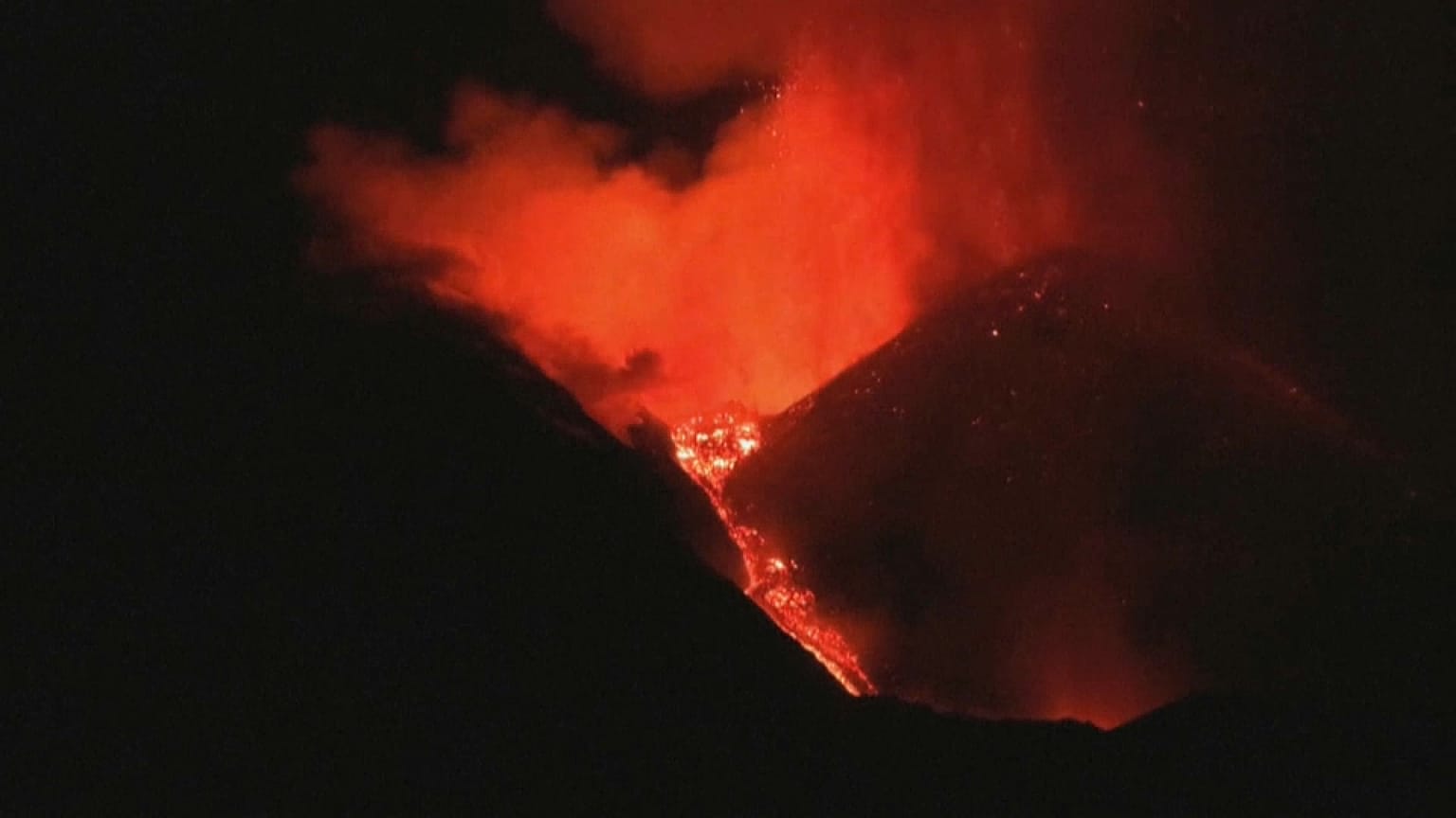 L'Etna ancora in eruzione