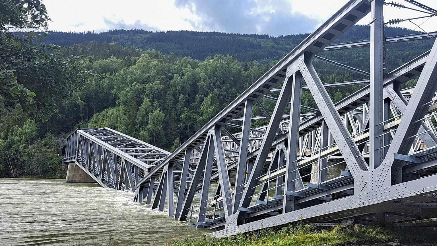 A section of a railway bridge collapsed into the water over the Laagen River in Ringebu, Norway, Monday, Aug. 14, 2023.