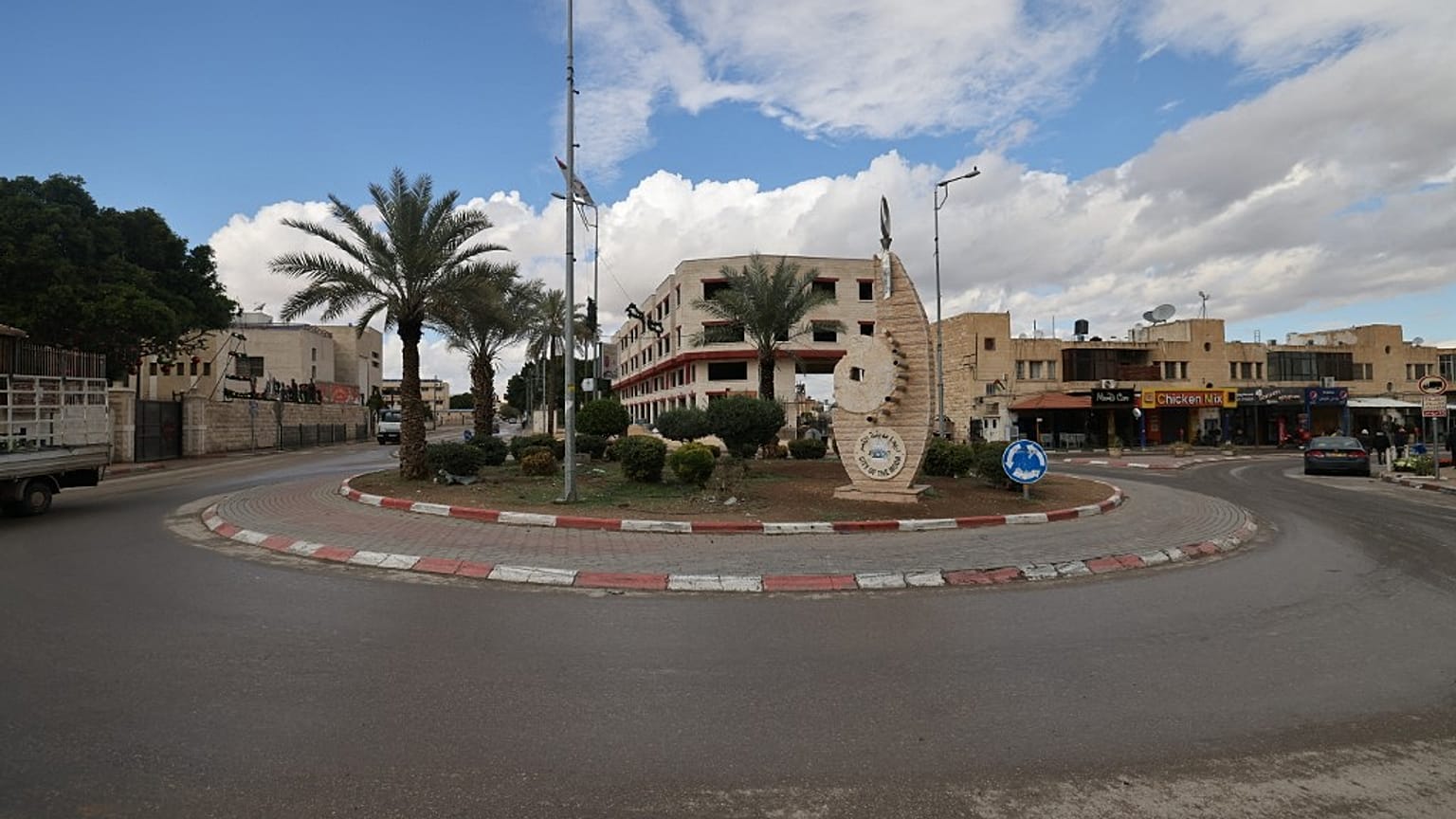 مدخل مخيم عقبة جبر