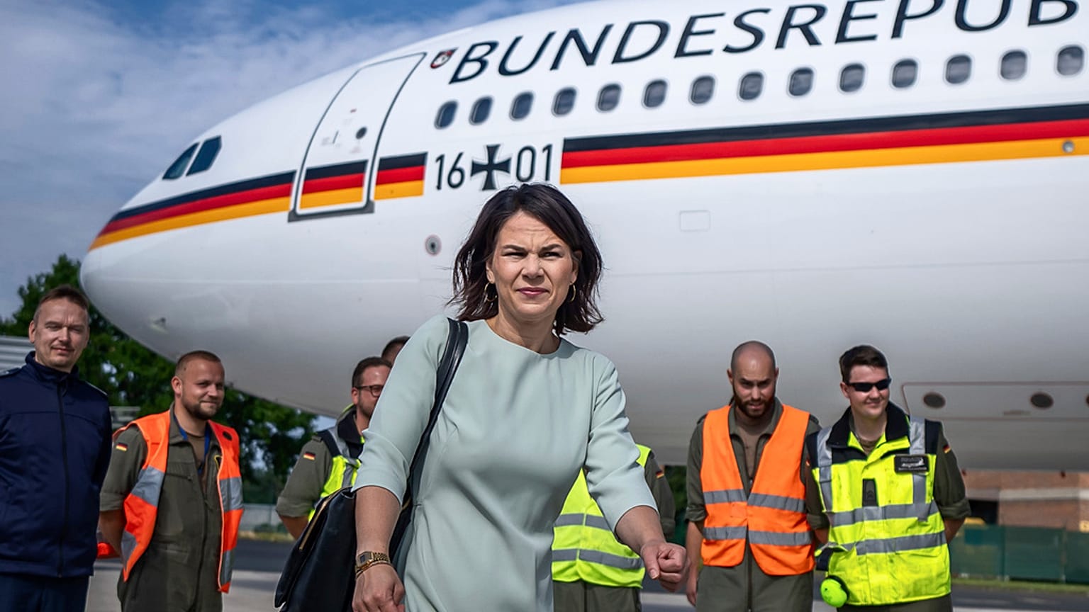 Arşiv: Almanya Dışişleri Bakanı Annalena Baerbock'un, New York'tan Almanya'nın Bonn kentine varışı.  18 Temmuz 2023
