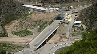 تنش بین باکو و ایروان بر سر انسداد کریدور لاچین