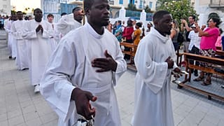 مؤمنون مسيحيون من الكنيسة الكاثوليكية في العاصمة تونس