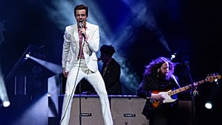 Брэндон Флауэрс из группы The Killers на концерте KAABOO Texas на стадионе AT&T в пятницу, 10 мая 2019 года, в Арлингтоне, штат Техас.