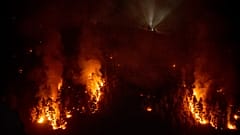 Flammen bei Nacht
