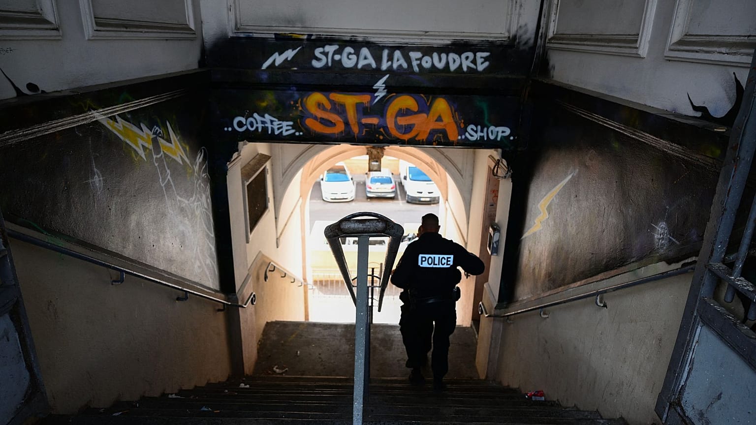 Polícia de elite combate tráfico de droga em Marselha