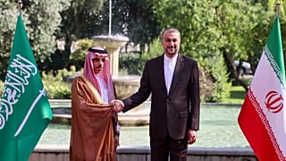 صورة أرشيفية لاستقبال وزير الخارجية الإيراني نظيره السعودي في طهران في حزيران الماضي