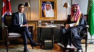 رئيس الوزراء البريطاني ريشي سوناك وولي العهد السعودي الأمير محمد بن سلمان خلال اجتماع ثنائي في قمة مجموعة العشرين في نوسا دوا، بالي، إندونيسيا، الثلاثاء 15 نوفمبر 2022  