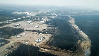 Enterprise köyü yanarak kül oldu