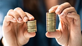 Les niveaux records d'inflation - causés en partie par COVID et la guerre en Ukraine - ont entraîné une baisse des salaires réels dans la plupart des pays d'Europe.