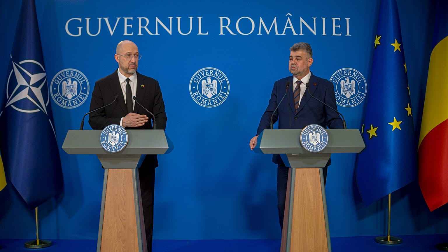 Romanya Başbakanı Marcel Ciolacu (sağ), Ukrayna Başbakanı Denis Şmıgal ile ortak basın toplantısı düzenledi 