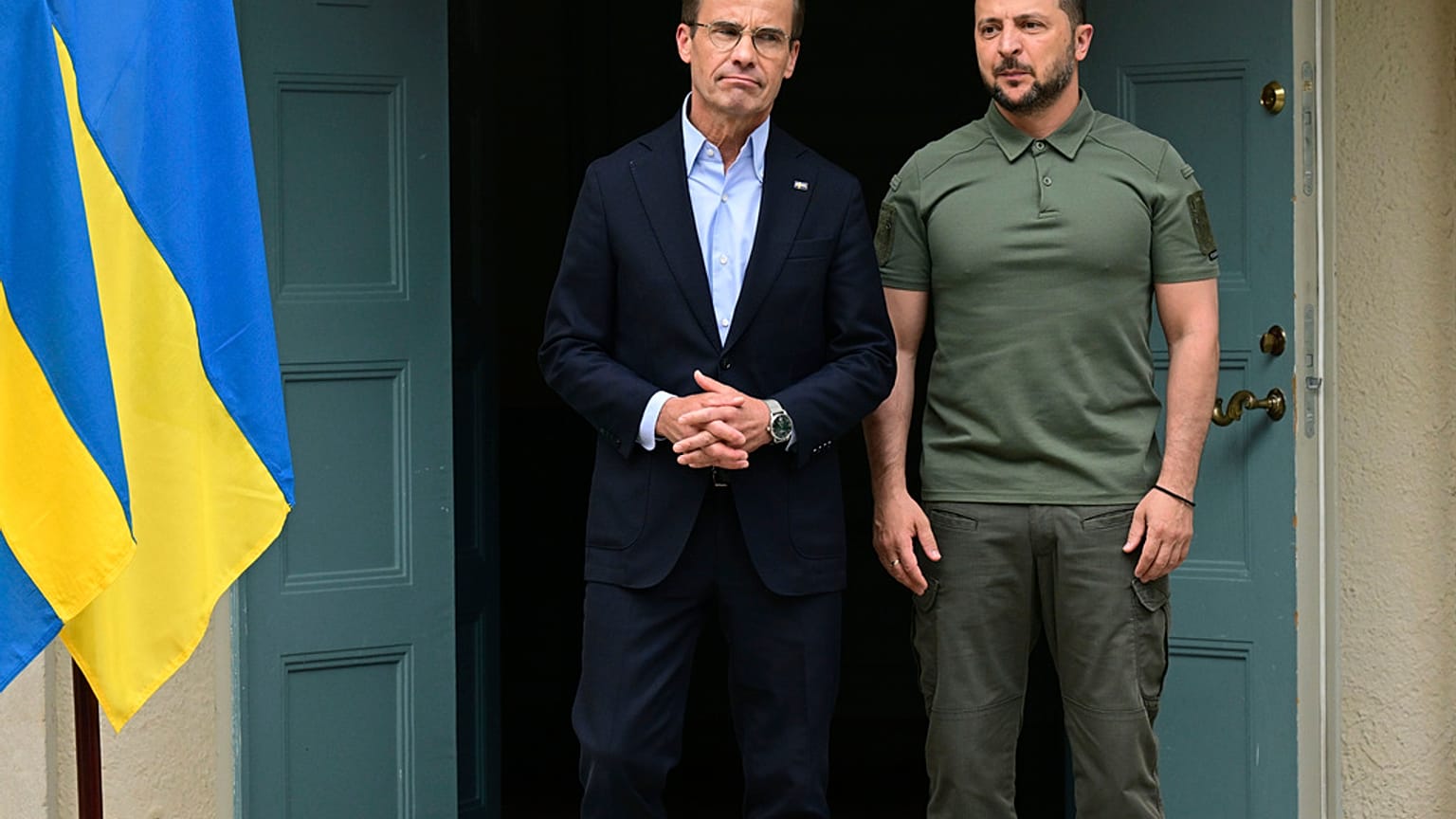Zelenski con el primer ministro sueco, Ulf Kristersson, en Estocolmo