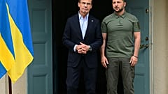 Zelenski con el primer ministro sueco, Ulf Kristersson, en Estocolmo