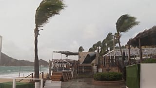 "Hilary" trifft auf die Küste Kaliforniens