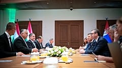 A magyar kormányfő a szerb államfővel tárgyalt a Karmelitában