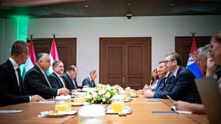 A magyar kormányfő a szerb államfővel tárgyalt a Karmelitában