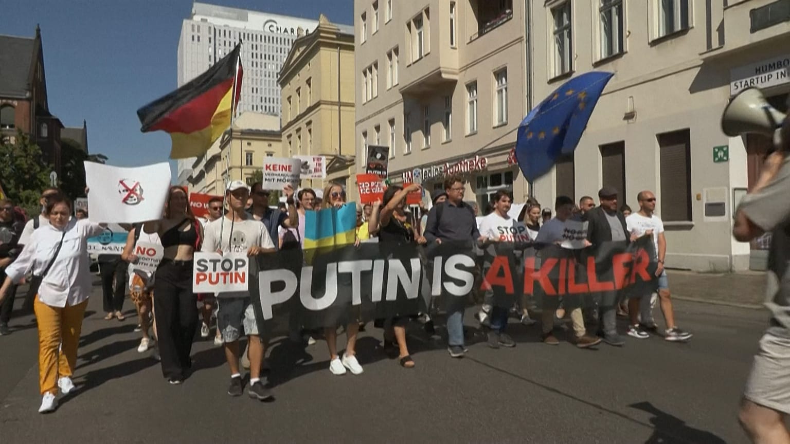 Tüntetők Berlinben