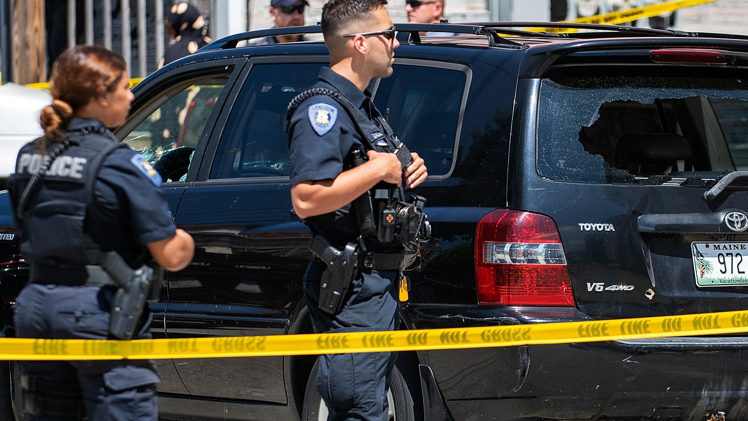 عناصر من شرطة لويستون بعد حادثة إطلاق نار في لويستون بولاية مين.