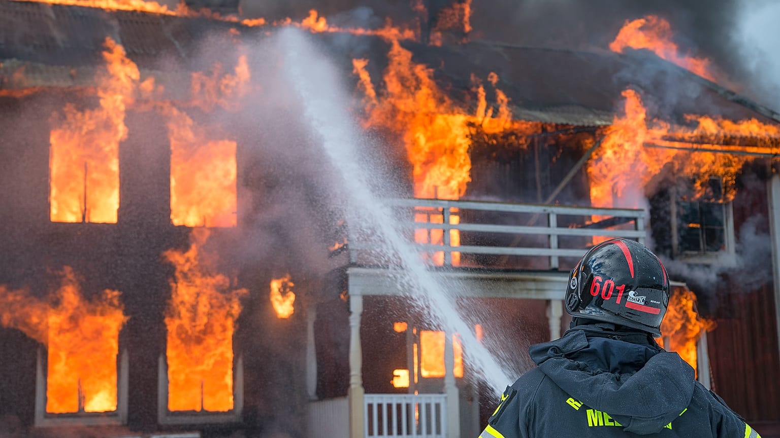 Here’s how their house resisted the flames and other ways to protect properties from wildfires. 