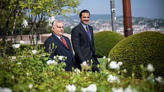 Tamím bin Hamad ál-Száni katari emír és Orbán Viktor a Karmelita kolostor kertjében