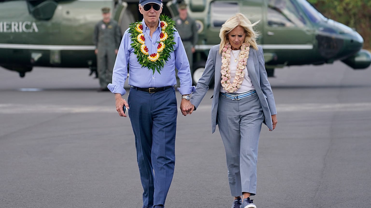 Joe Biden, presidente de Estados Unidos, y su esposa Jill en Lahaina, en la isla de Maui, en Hawái.