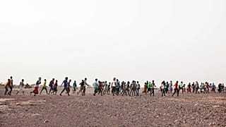 Kaçakçılar Etiyopyalı göçmenleri Cibuti'nin Obock kentinde yönlendiriyor. 14 Temmuz 2019