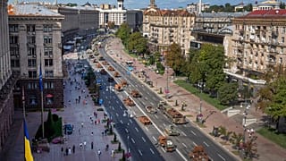 Tankok felvonulása