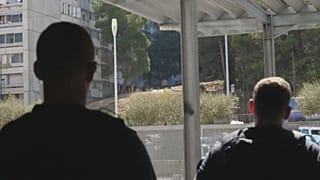 Des policiers français dans le quartier populaire de Pissevin à Nîmes, dans le sud de la France, le 22 août 2023, après la mort d'un enfant de 10 ans lors d'une fusillade.