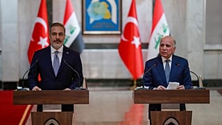 Dışişleri Bakanı Hakan Fidan (solda) ile Iraklı mevkidaşı