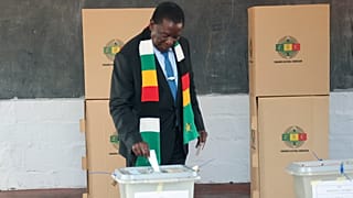 Elettori dello Zimbabwe al voto