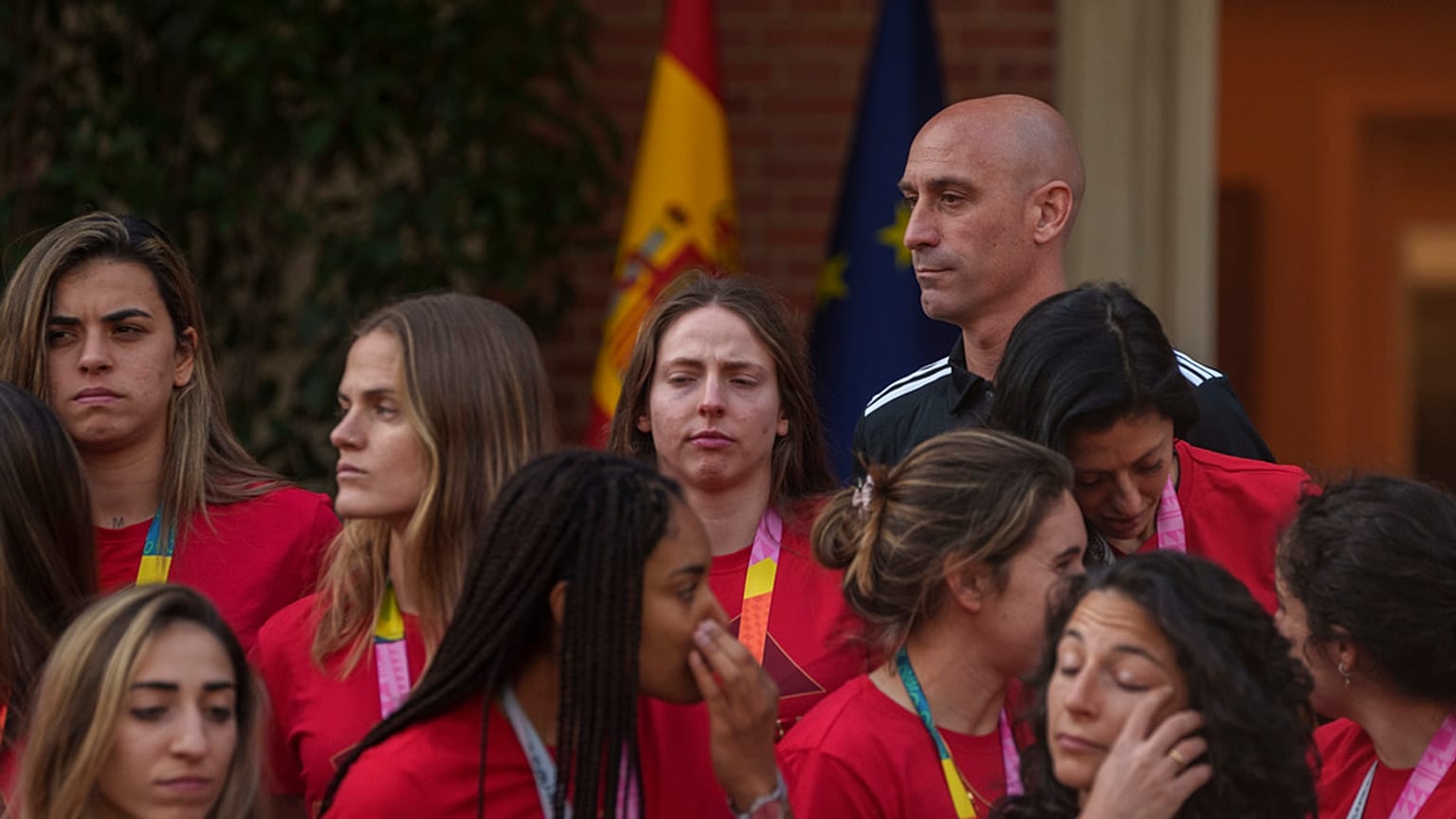 İspanya Futbol Federasyonu Başkanı Luis Rubiales, Dünya Kupası kazanan milli takım oyuncularıyla